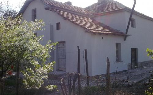 14.toploizolatsiq i sanirane na ku6ta v selo Borovan 2011.jpg